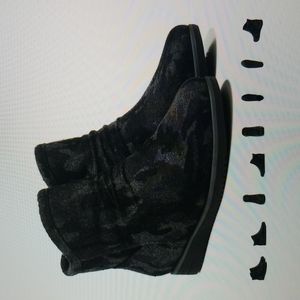 Naturalizer Soul Indie Ankle Boot Black Camo size 6.5